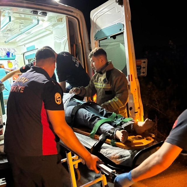 Antakya'da dereye uçan motosikletin sürücüsü yaralandı