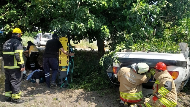 Erzin'de otomobil takla attı: 3 yaralı