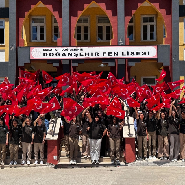 Malatya'da Doğanşehir Fen Lisesi'nden A Milli Futbol Takımı'na destek