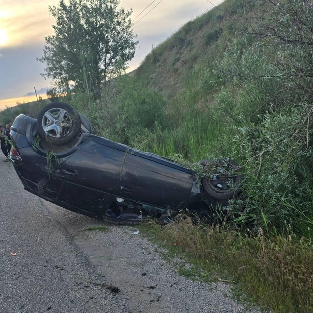 Doğanşehir'de devrilen otomobilin sürücüsü yaralandı