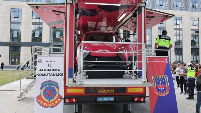 Kütahya'da Jandarma'nın 187. Yılına Özel Trafik Güvenliği etkinliği ilgi gördü