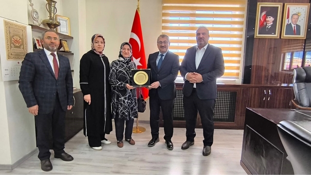 Emekli öğretmenden örnek bağış