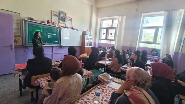 Yeşilay Kars Şubesi'nden velilere bağımlılıkla mücadele eğitimi