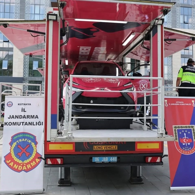 Kütahya'da Jandarma'nın 187. Yılına Özel Trafik Güvenliği etkinliği ilgi gö...