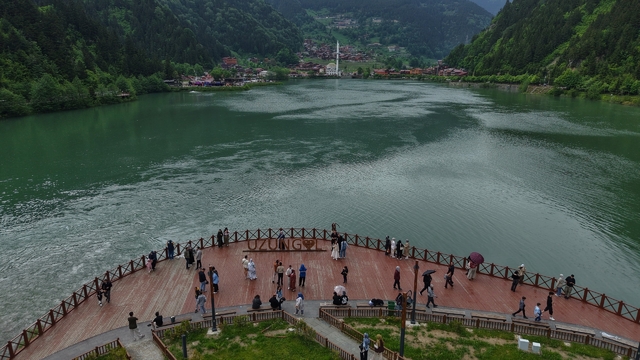 Uzungöl'de sezon hareketlendi, oteller dolmaya başladı