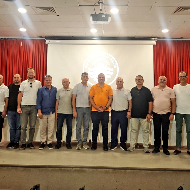 Çeşme Belediyespor'da Mehmet Sarısaç yeniden başkan seçildi