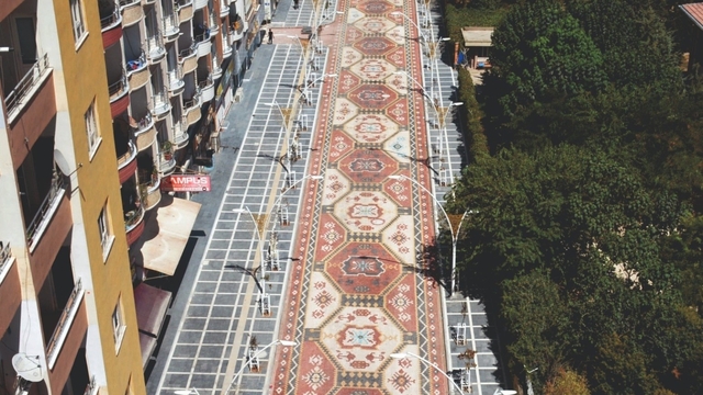 Mardin'de halı motifli cadde ilgi görüyor