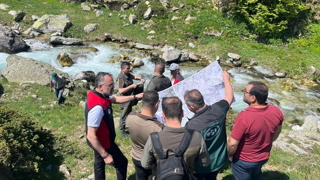 Uludağ'ın eteklerinde ahududu ve böğürtlen için sulama projesi
Kestel Belediye Başkanı Ferhat Erol, Alaçam'da planlanan sulama projesini yerinde inceledi