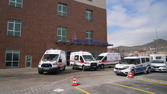 Niğde'de araç şarampole devrildi: 5 kişi yaralı