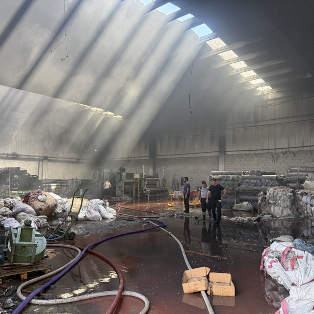 Gaziantep'te tekstil fabrikasında çıkan yangın söndürüldü