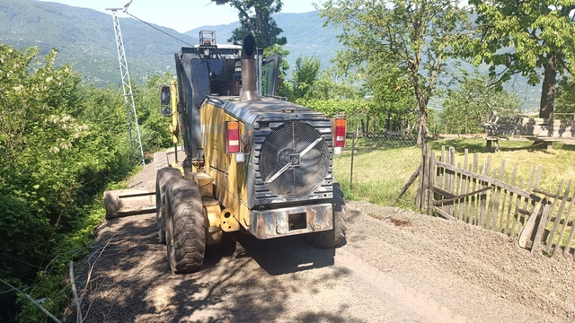 Düzce'de köy yollarında çalışmalar sürüyor
