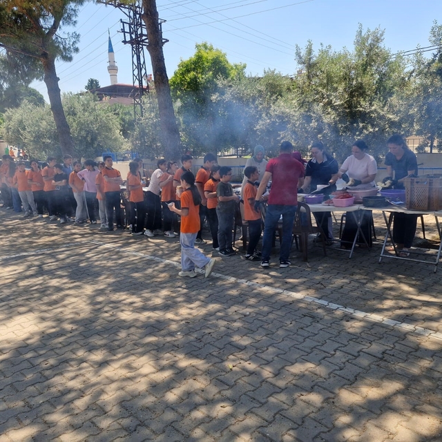 Bayramın bereketi okul bahçesine taşındı
