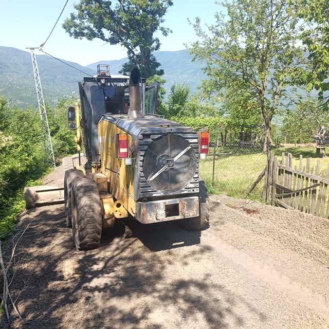 Düzce'de köy yollarında çalışmalar sürüyor