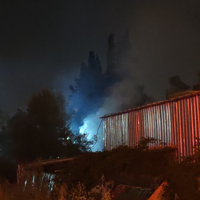 Seramik parçaları satılan iş yerinde yangın