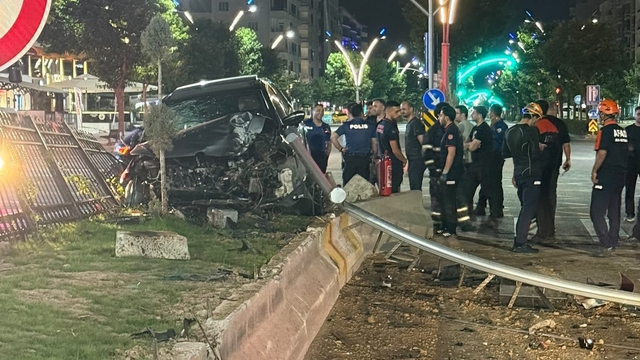 Batman'da araçlar çarpıştı: 3 yaralı