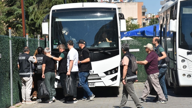 Ege Üniversitesi'nde yolsuzluk operasyonunda 41 şüpheli adliyede