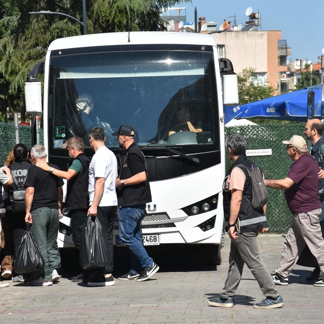 Ege Üniversitesi'nde yolsuzluk operasyonunda 41 şüpheli adliyede
