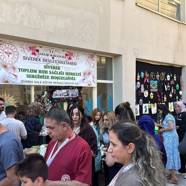 Siverek'te ruh sağlığı hastalarının el emeği ürünleri sergilendi