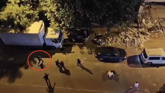 1 kişinin silahla yaralandığı kavga kamerada