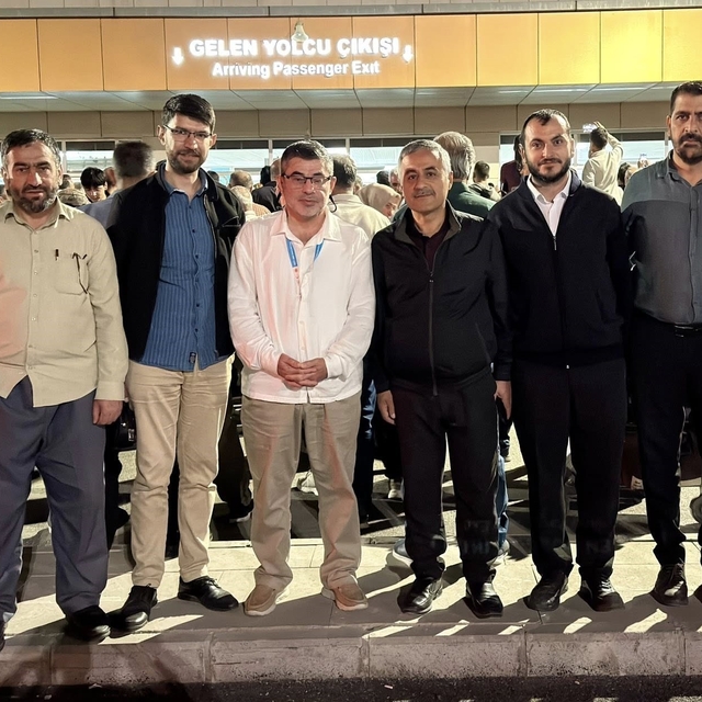 Kutsal topraklardan dönen hacılar Van'da coşkuyla karşılandı
