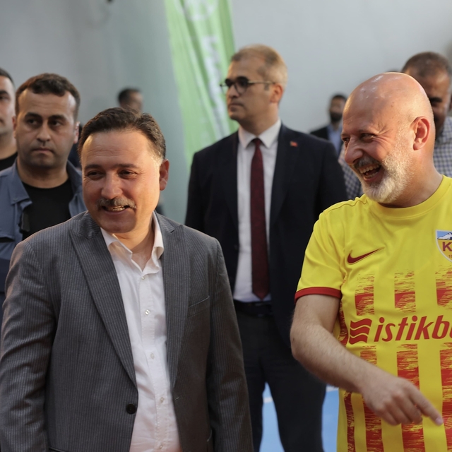 Vali Çiçek: "ERVA, devasa bir meydan okumadır"
10 ERVA Spor Kulübüne malzem...
