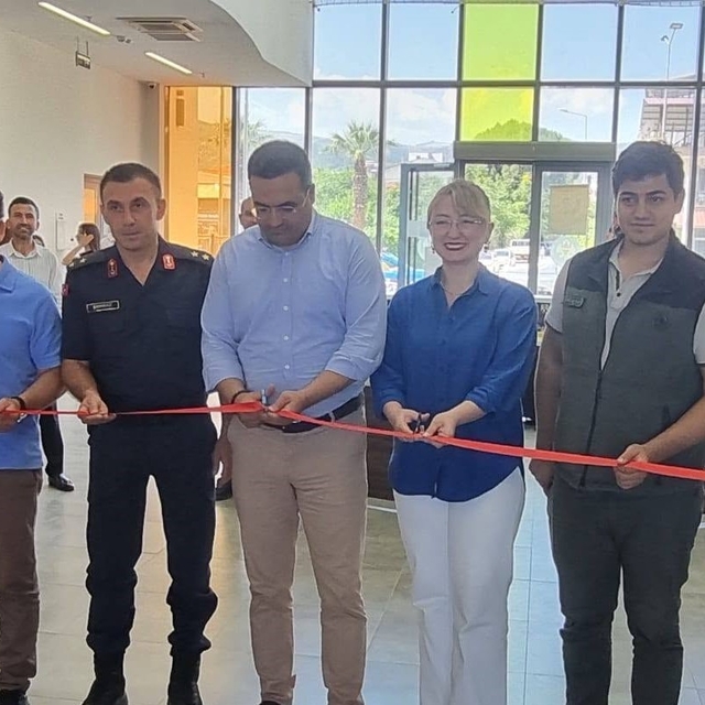 Öğrencilerden muhteşem sergi ve tiyatro gösterisi
