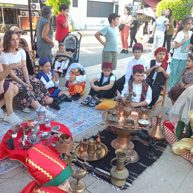 İzmir'de "Geçmişin İzleri Şenliği" düzenlendi