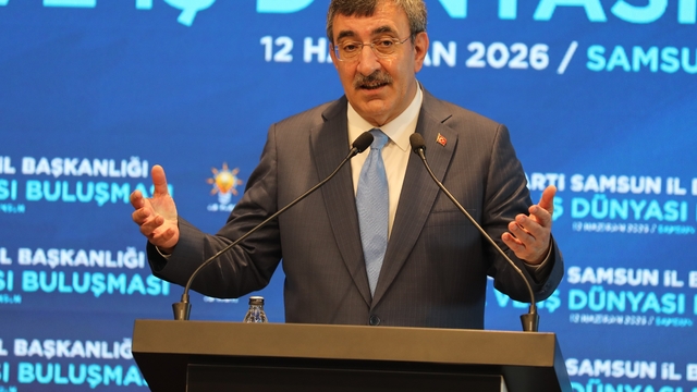 Cumhurbaşkanı Yardımcısı Cevdet Yılmaz, Samsun'da konuştu: "Her türlü riske karşı ülkemizi hazırlıyoruz"
"Güçlüysem istediğimi yaparım gibi bir anlayış maalesef dünyada hakim hale gelmiş"
"Son 6 yılda dünyanın 2 katı büyümüş bir Türkiye var"
"Türkiye ekonominin en üst liginde bir oyuncu haline geliyor"
"Terörsüz Türkiye süreci önemli, güven ve huzurun olmadığı yerde kalkınma da demokrasi de olmaz"