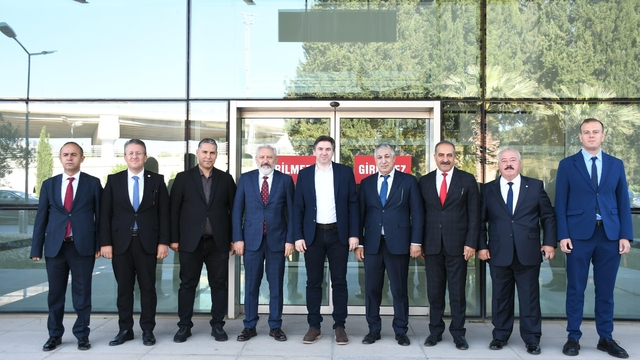 Türkiye Yüzyılı'nın tarımsal üretim üssü
Türkiye'nin tarımdaki dev hamlesi sahada incelendi
Dikili OTB, Avrupa'nın en büyük jeotermal sera üretim merkezlerinden biri olmaya hazırlanıyor