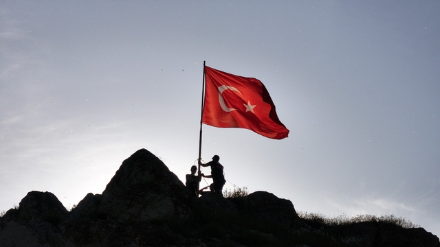 Sivas'ta bu kalede 8 asırdır Türk'ün bayrağı dalgalanıyor
Ertuğrul Gazi'nin Moğol komutanı Çarmagon Noyan'ı yendiği Hevük Kalesi'nde 8 asırdır Türk'ün bayrağı dalgalanıyor