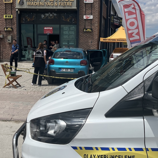 Konya'da kafe kurşunlayan şüpheli aracını bırakarak kaçtı