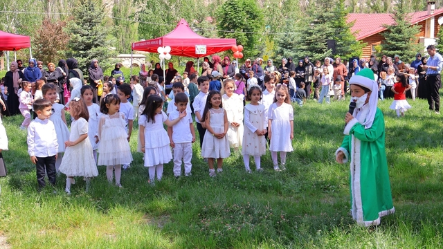 Bayburt'ta 4-6 yaş Kur'an kursu öğrencilerinden yıl sonu etkinliği