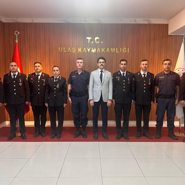 Ulaş'ta jandarma komutanı ve beraberindekiler, Kaymakam Eskimez'i ziyaret e...