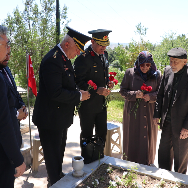 Sivas'ta Jandarma Teşkilatının 187. kuruluş yıl dönümünde şehitlik ziyaret...