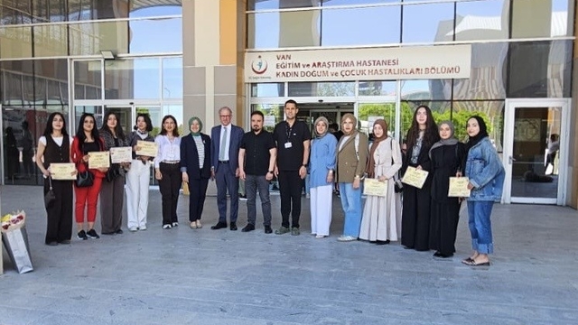 Van'da üniversite öğrencilerinden hasta çocuklara moral etkinliği