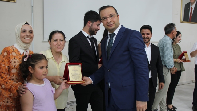 Cizre'de 7'den 70'e Okuyan Cizre Projesinde 2,5 milyon sayfa kitap okundu