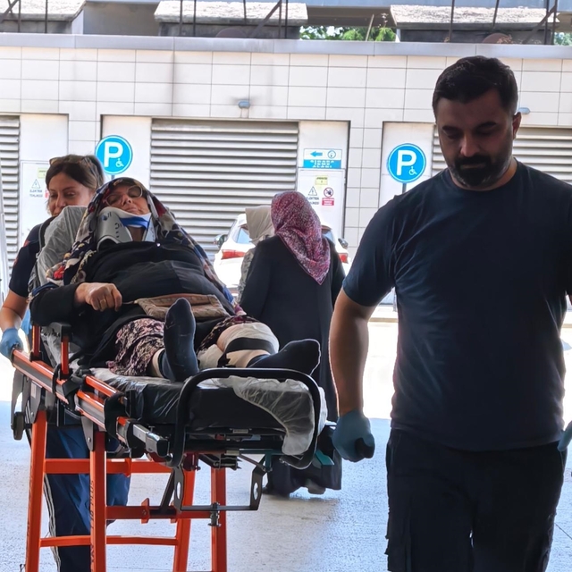 Park halindeki otomobile çarpan ATV'nin sürücüsü yaralandı