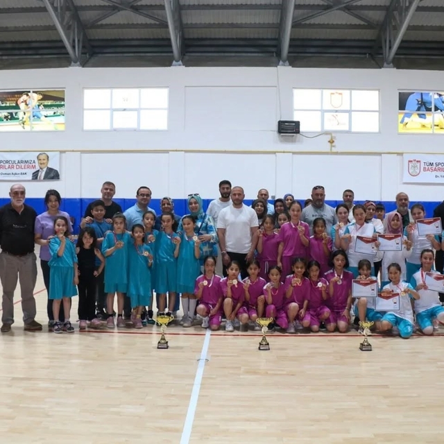 Basketbolda şampiyon  Şeyh Şamil İlkokulu