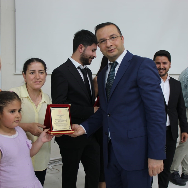 Cizre'de 7'den 70'e Okuyan Cizre Projesinde 2,5 milyon sayfa kitap okundu