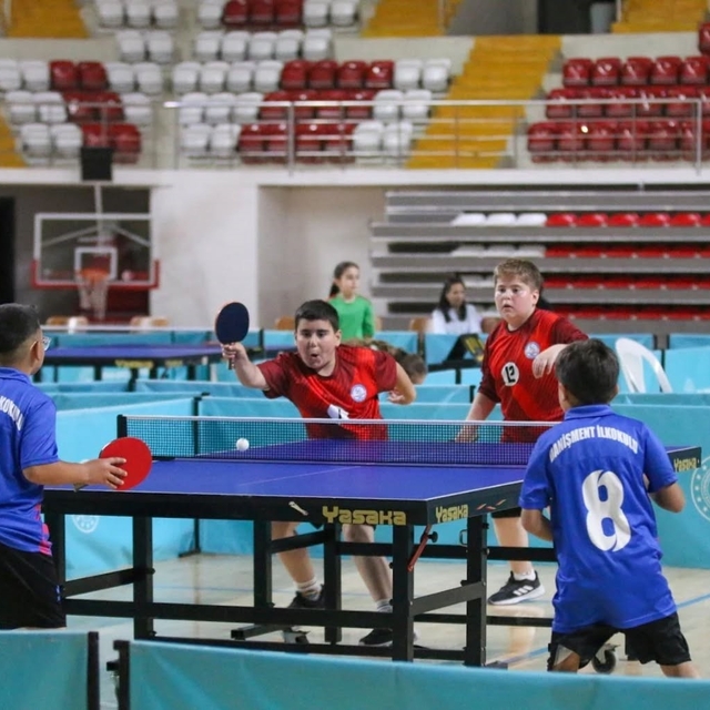 Sivas'ta masa tenisi rüzgarı
