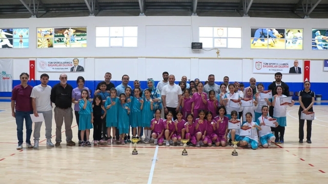 Basketbolda şampiyon  Şeyh Şamil İlkokulu