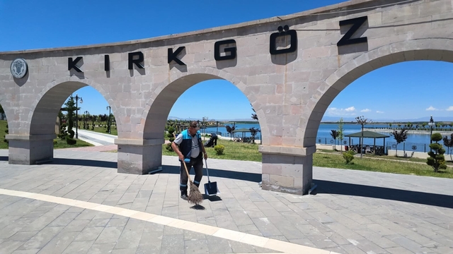 Battalgazi Belediyesi'nden Kırkgöz Sahil Parkı'nda temizlik çalışması