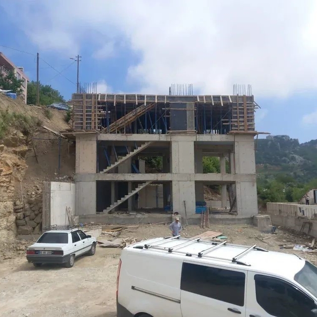 Kahramanmaraş'ta inşaattan düşen işçi ağır yaralandı