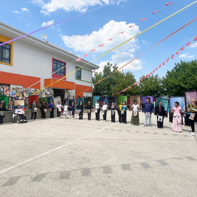 Frida Kahlo'nun eserleri, Bursa'da canlı tabloya dönüştü