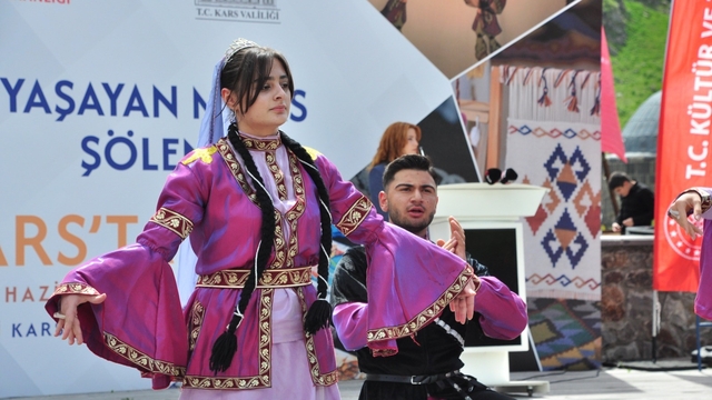 Kars Yaşayan Miras Şöleni renkli görüntülerle başladı