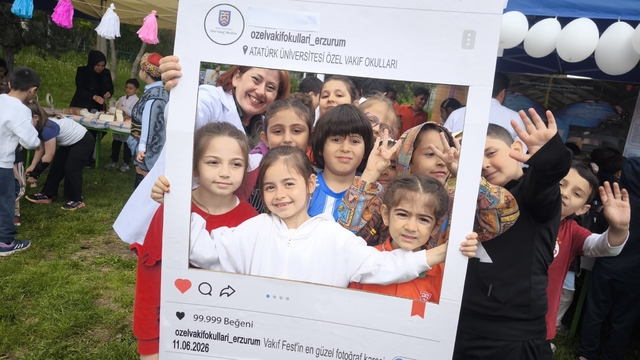 Atatürk Üniversitesi özel vakıf okullarında "VakıfFest" coşkusu: Bilim, sanat ve teknoloji aynı çatı altında buluştu
Öğrencilerin üreten ve sorgulayan yönleri festival atmosferinde ön plana çıktı