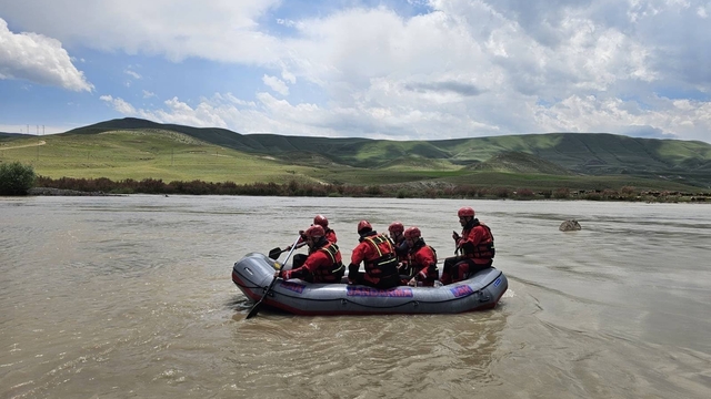 Aras Nehri'nde kaybolan çoban 101 personel tarafından aranıyor