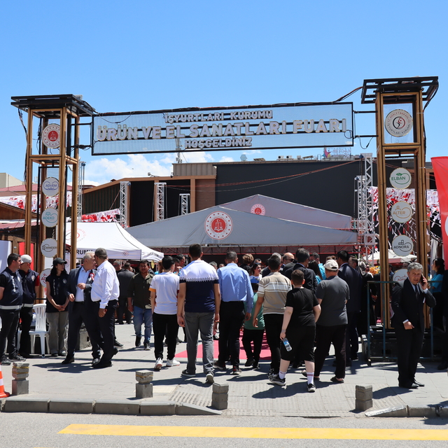 İşyurtları Kurumu Ürün ve El Sanatları Fuarı Erzincan'da açıldı