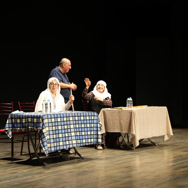 Aydın'da 'Lokanta' oyunu tiyatroseverlerden tam not aldı