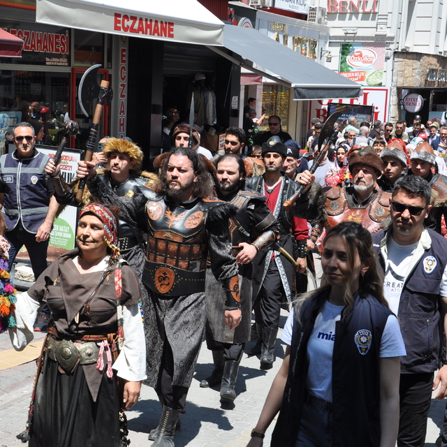 Kütahya'da "Germiyan Festivali" kortej yürüyüşüyle başladı